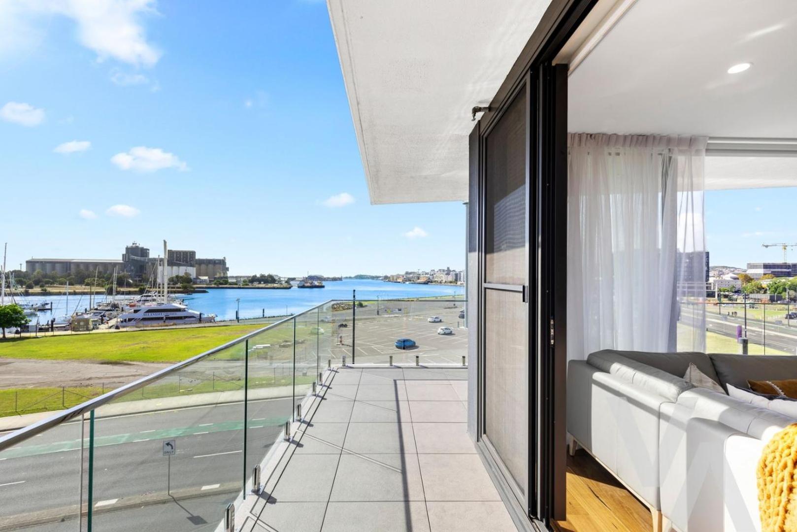 Harbour Towers, Newcastle'S Elite Apartment Stays, Free Parking & Tram Access Dış mekan fotoğraf
